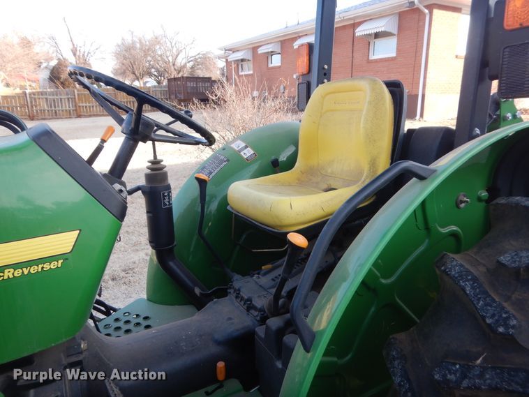 image for item HG9787 2003 John Deere 5205  tractor