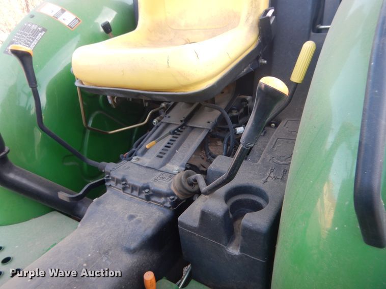 image for item HG9787 2003 John Deere 5205  tractor