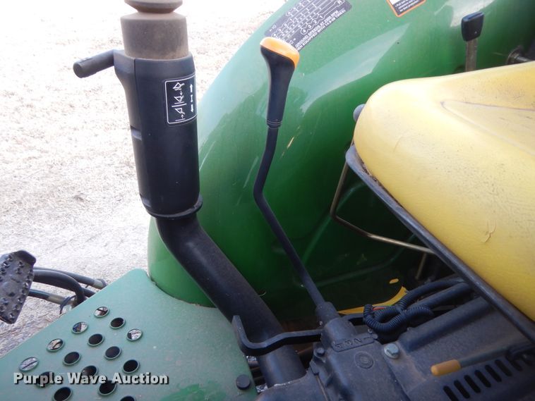 image for item HG9787 2003 John Deere 5205  tractor