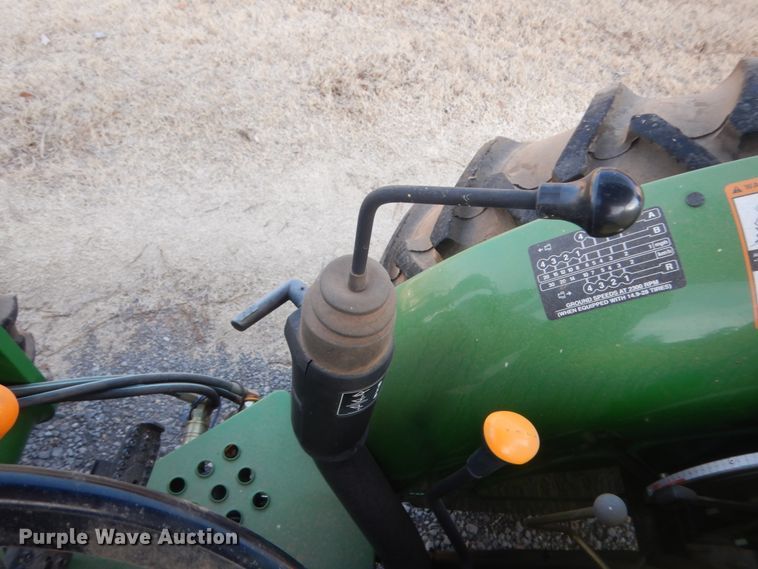 image for item HG9787 2003 John Deere 5205  tractor