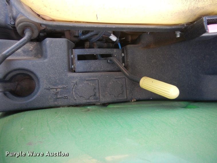 image for item HG9787 2003 John Deere 5205  tractor