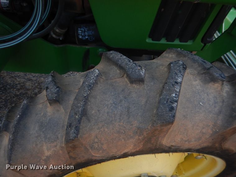 image for item HG9787 2003 John Deere 5205  tractor