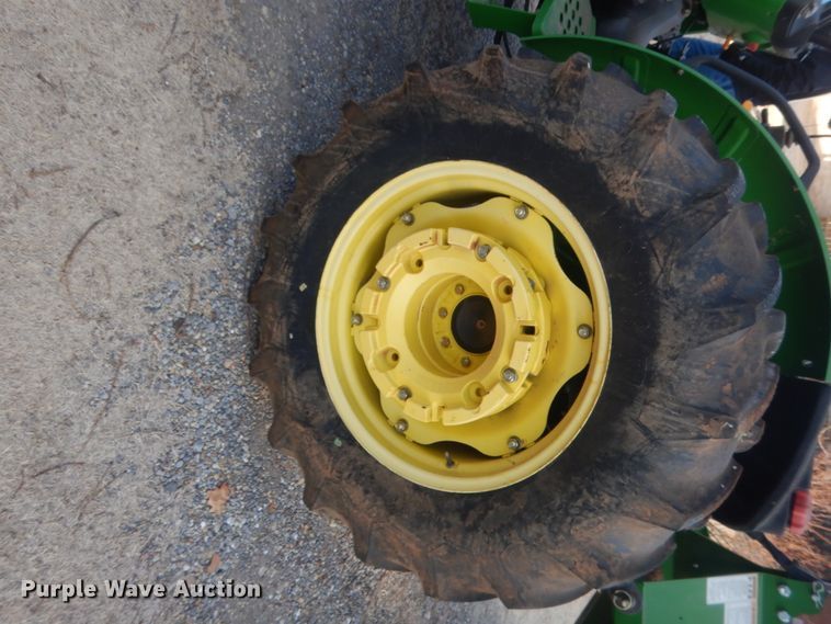 image for item HG9787 2003 John Deere 5205  tractor