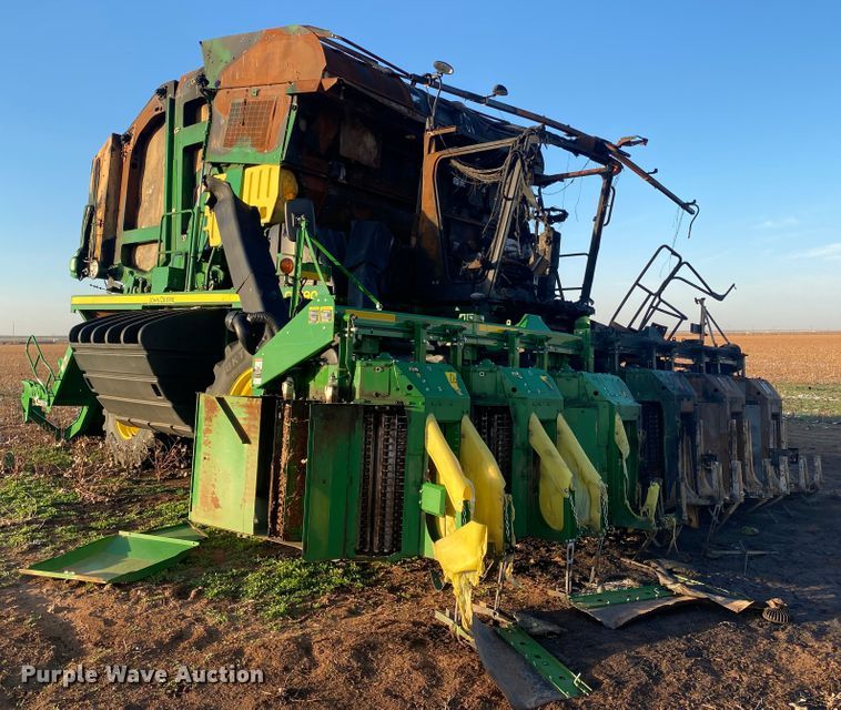 image for item HI9014 2019 John Deere CP690 cotton picker