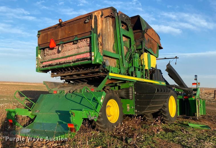 image for item HI9014 2019 John Deere CP690 cotton picker