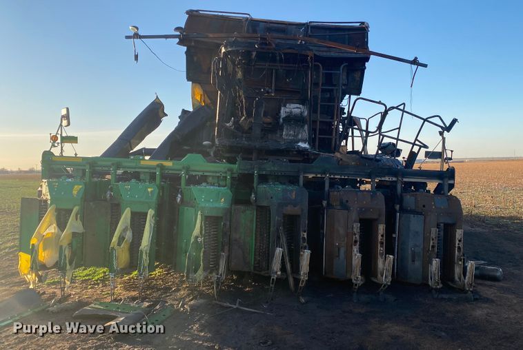 image for item HI9014 2019 John Deere CP690 cotton picker