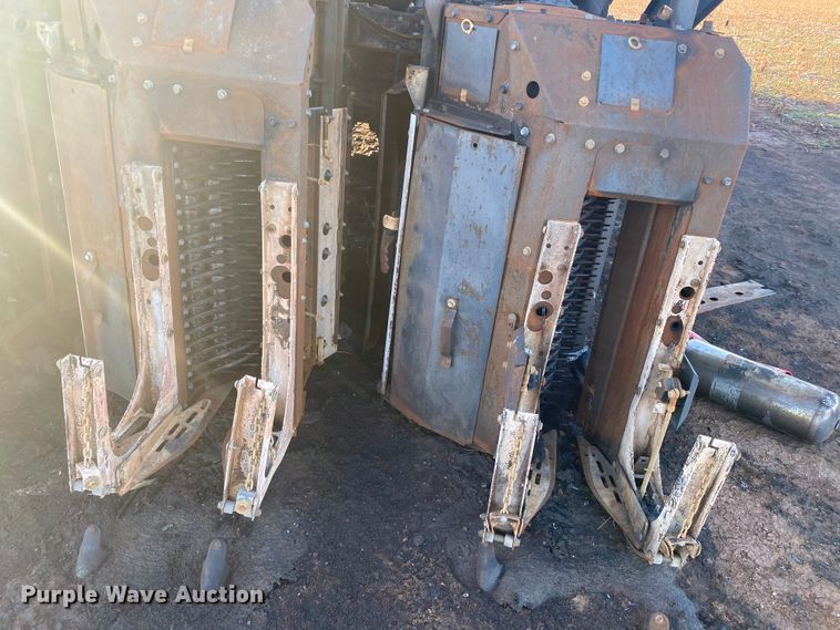 image for item HI9014 2019 John Deere CP690 cotton picker