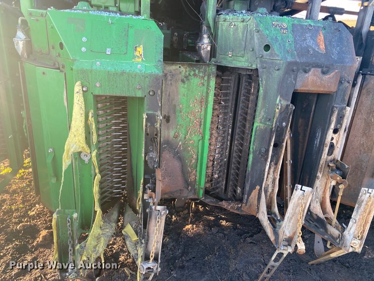 image for item HI9014 2019 John Deere CP690 cotton picker