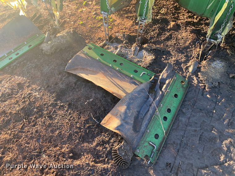 image for item HI9014 2019 John Deere CP690 cotton picker