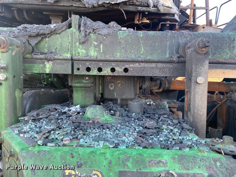 image for item HI9014 2019 John Deere CP690 cotton picker