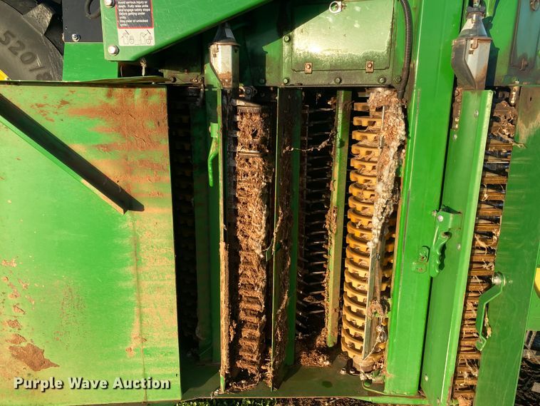 image for item HI9014 2019 John Deere CP690 cotton picker