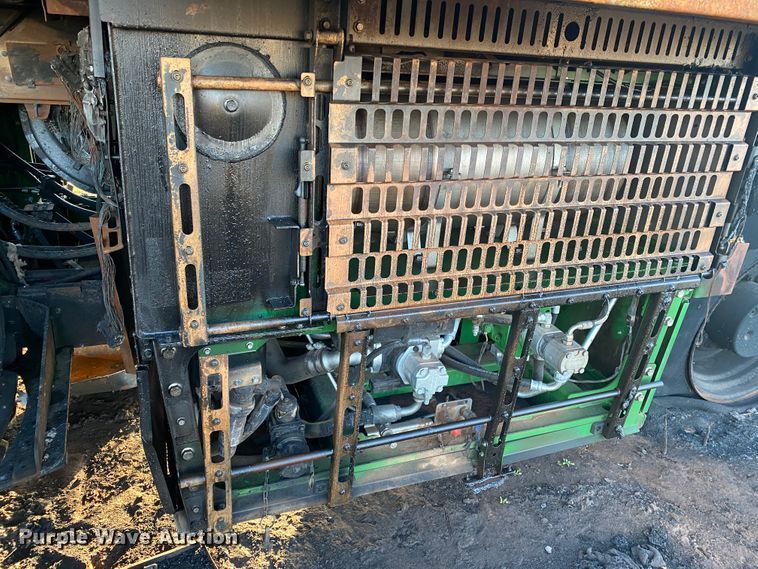 image for item HI9014 2019 John Deere CP690 cotton picker