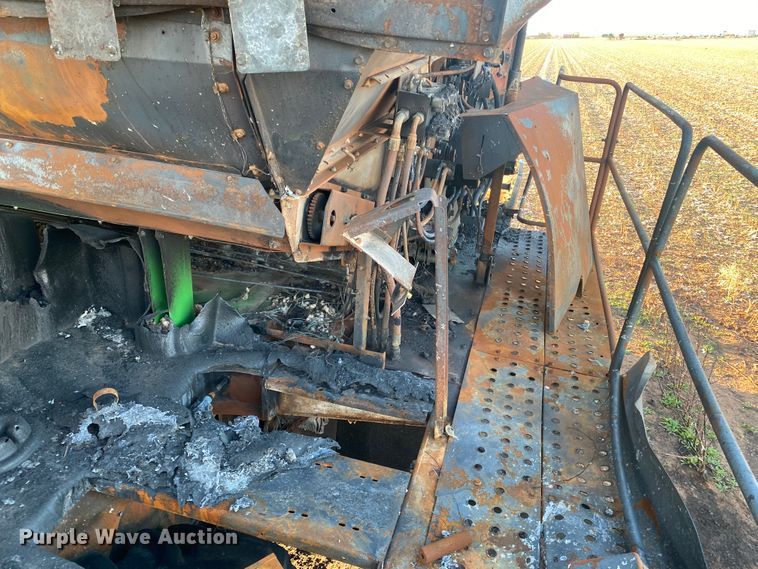 image for item HI9014 2019 John Deere CP690 cotton picker