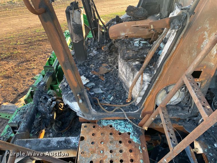 image for item HI9014 2019 John Deere CP690 cotton picker