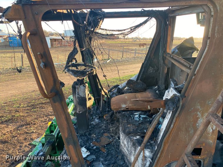 image for item HI9014 2019 John Deere CP690 cotton picker