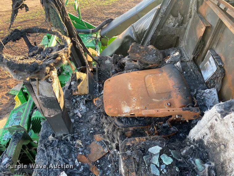 image for item HI9014 2019 John Deere CP690 cotton picker