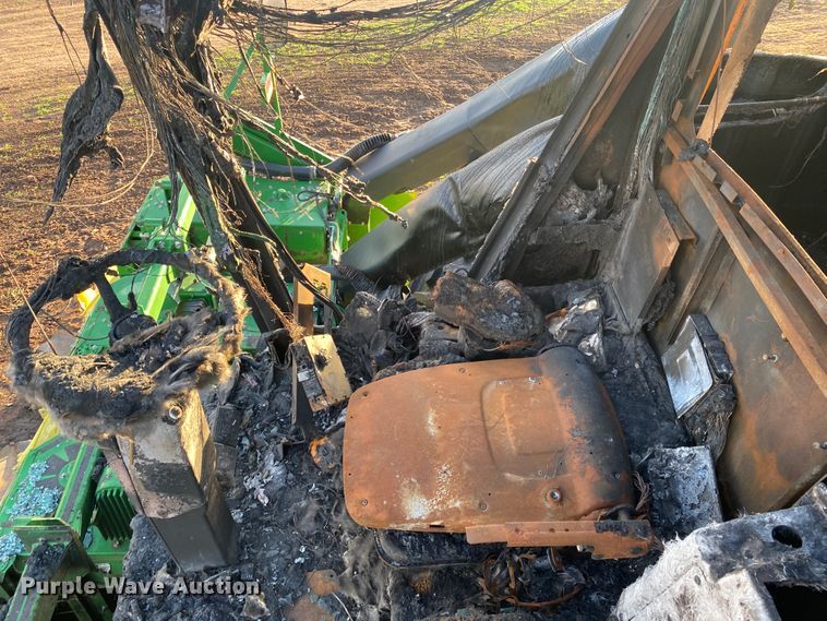 image for item HI9014 2019 John Deere CP690 cotton picker