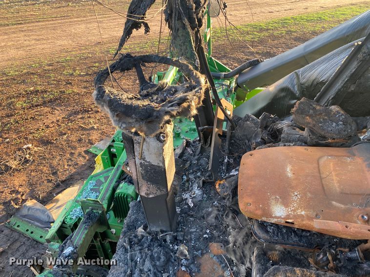 image for item HI9014 2019 John Deere CP690 cotton picker