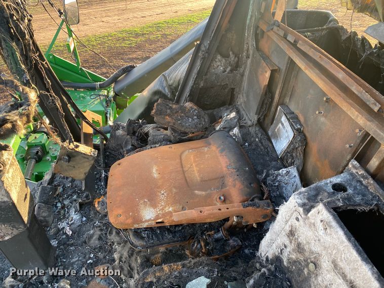 image for item HI9014 2019 John Deere CP690 cotton picker