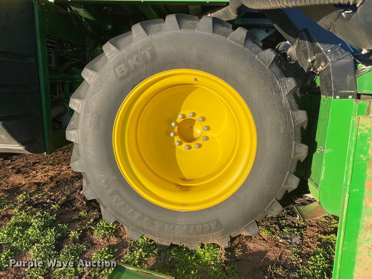 image for item HI9014 2019 John Deere CP690 cotton picker