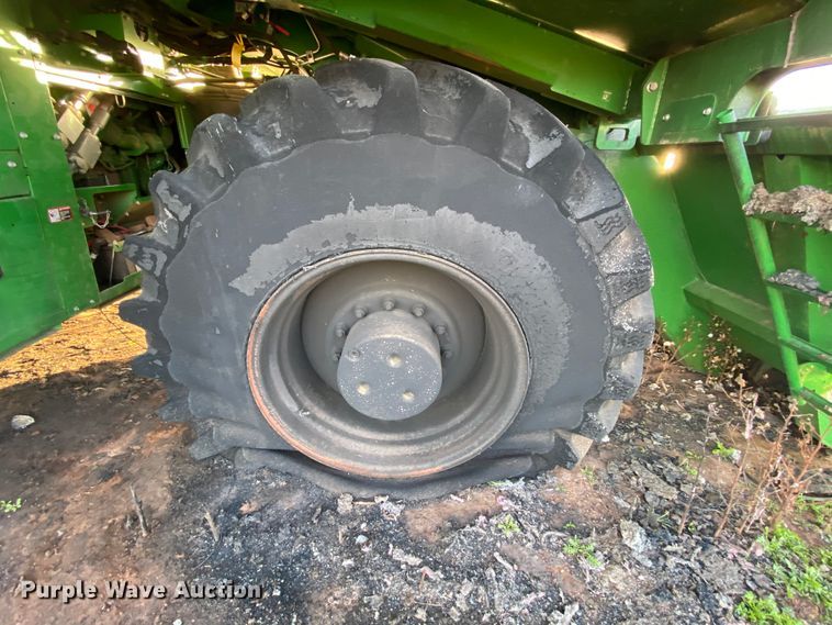 image for item HI9014 2019 John Deere CP690 cotton picker