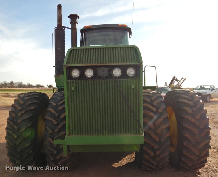 image for item HN9073 1990 John Deere 8760  4WD tractor