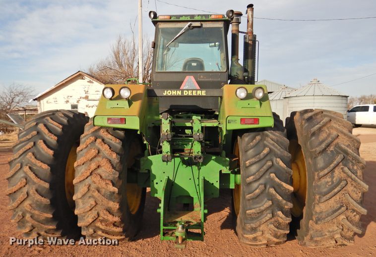 image for item HN9073 1990 John Deere 8760  4WD tractor