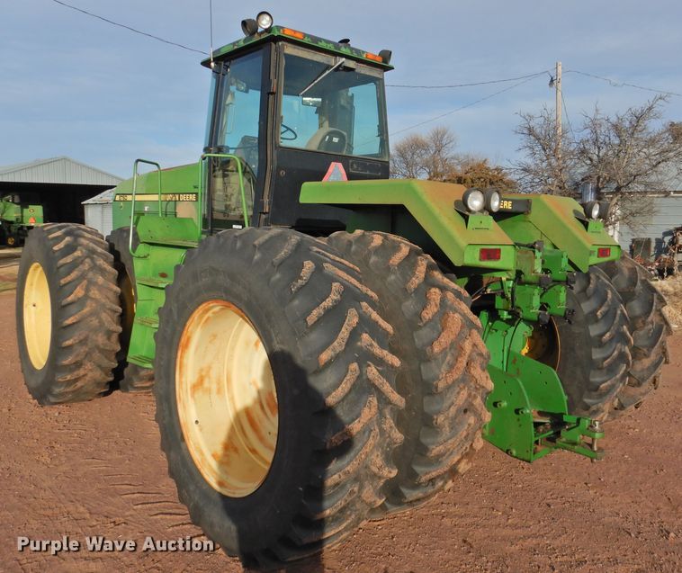 image for item HN9073 1990 John Deere 8760  4WD tractor