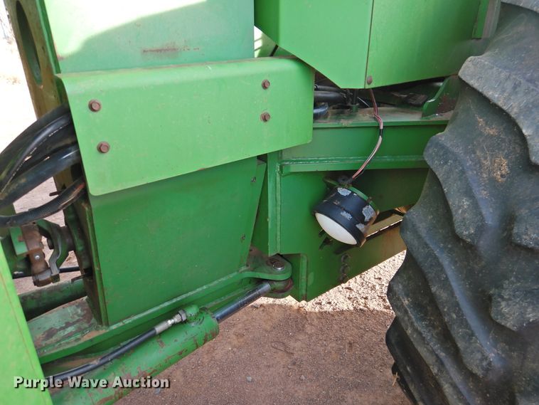 image for item HN9073 1990 John Deere 8760  4WD tractor