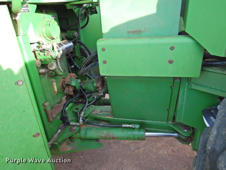 image for item HN9073 1990 John Deere 8760  4WD tractor