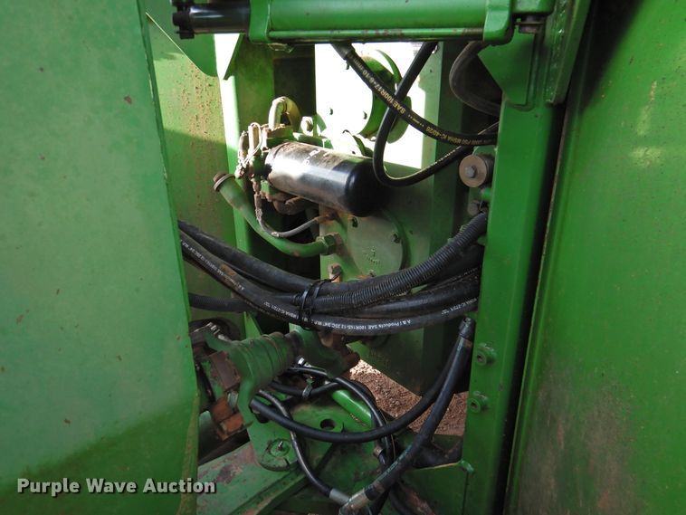 image for item HN9073 1990 John Deere 8760  4WD tractor