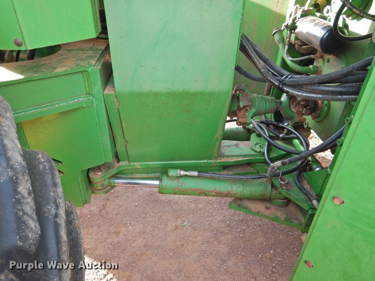 image for item HN9073 1990 John Deere 8760  4WD tractor