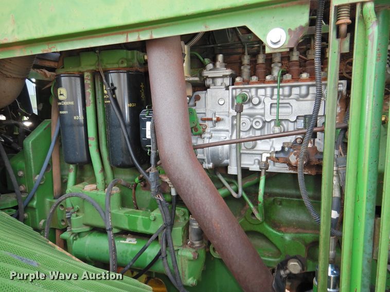 image for item HN9073 1990 John Deere 8760  4WD tractor