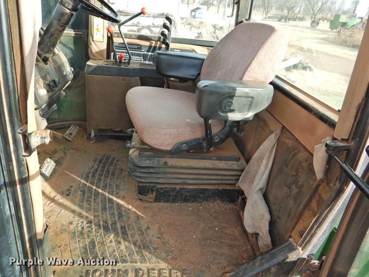 image for item HN9073 1990 John Deere 8760  4WD tractor