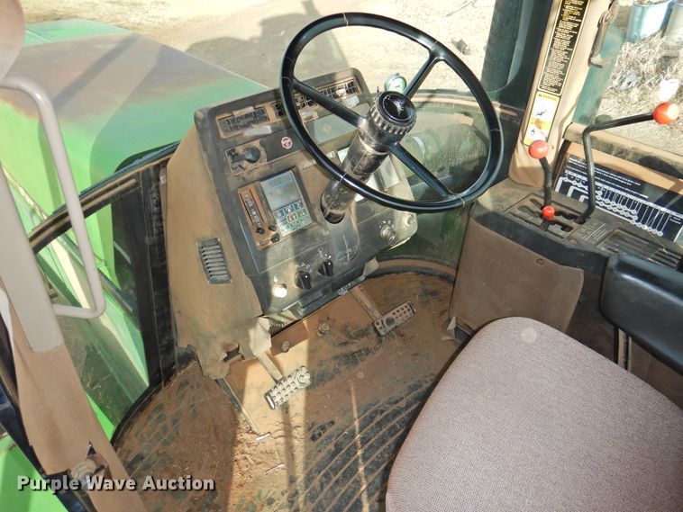 image for item HN9073 1990 John Deere 8760  4WD tractor