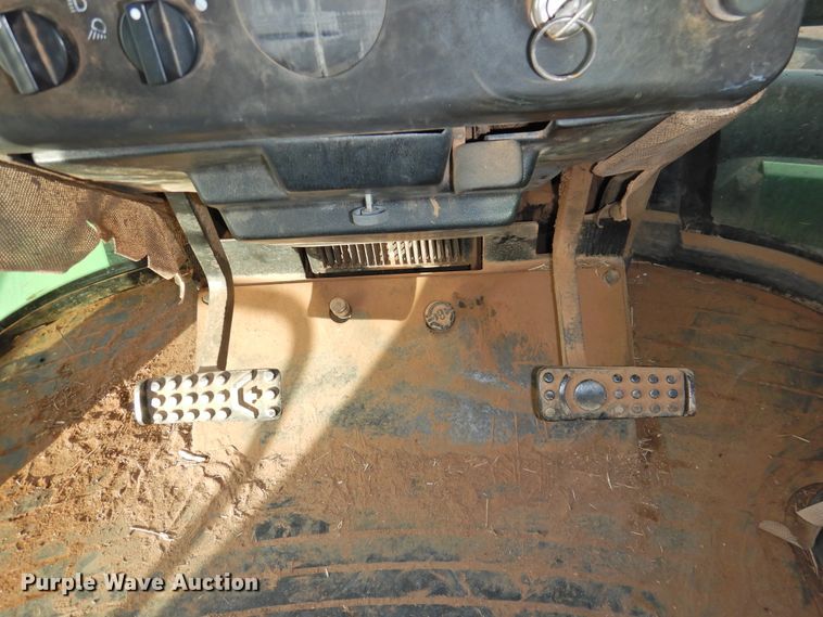 image for item HN9073 1990 John Deere 8760  4WD tractor