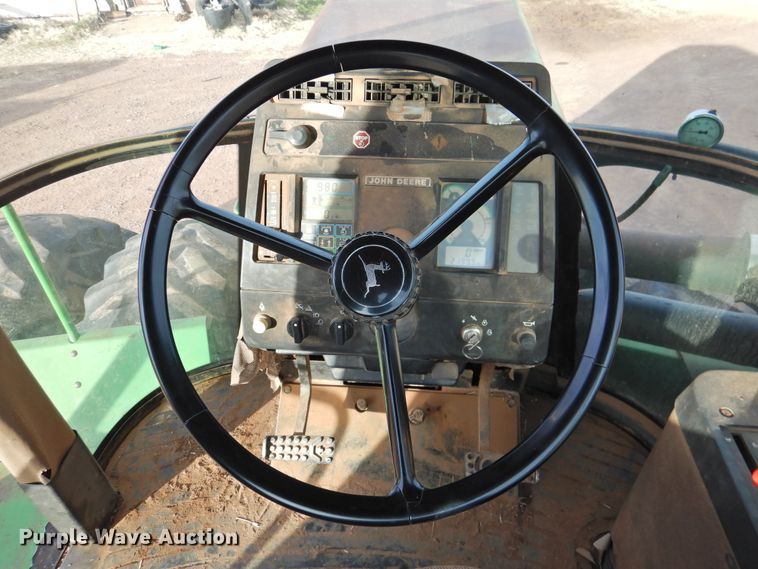 image for item HN9073 1990 John Deere 8760  4WD tractor