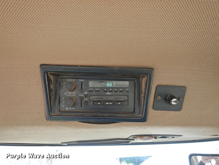 image for item HN9073 1990 John Deere 8760  4WD tractor