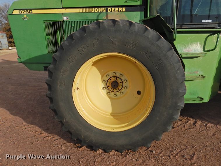 image for item HN9073 1990 John Deere 8760  4WD tractor