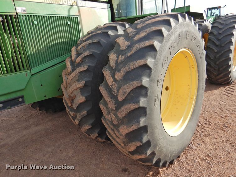 image for item HN9073 1990 John Deere 8760  4WD tractor