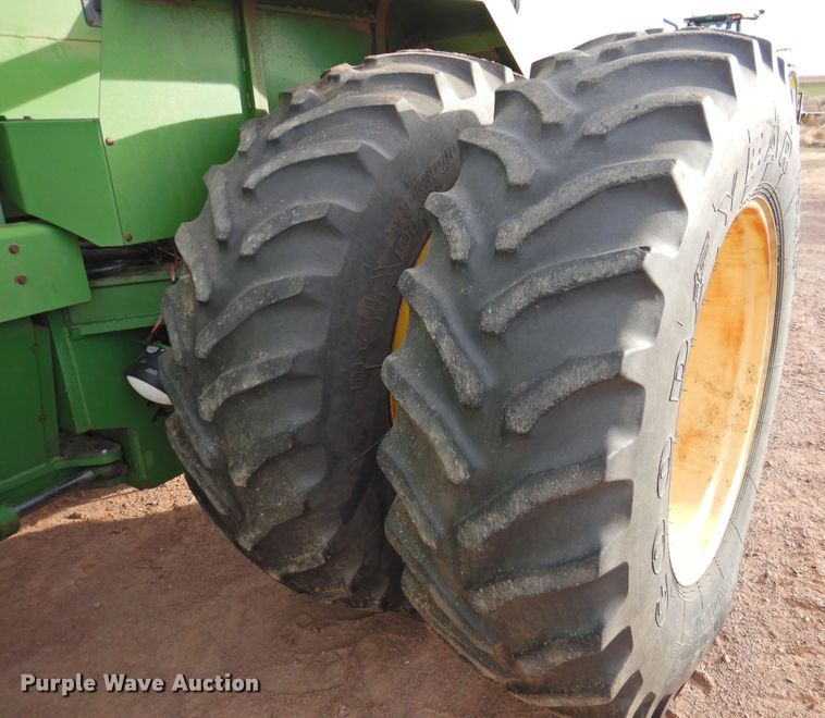 image for item HN9073 1990 John Deere 8760  4WD tractor