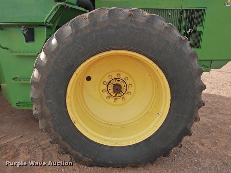 image for item HN9073 1990 John Deere 8760  4WD tractor