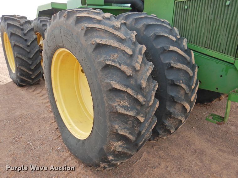 image for item HN9073 1990 John Deere 8760  4WD tractor