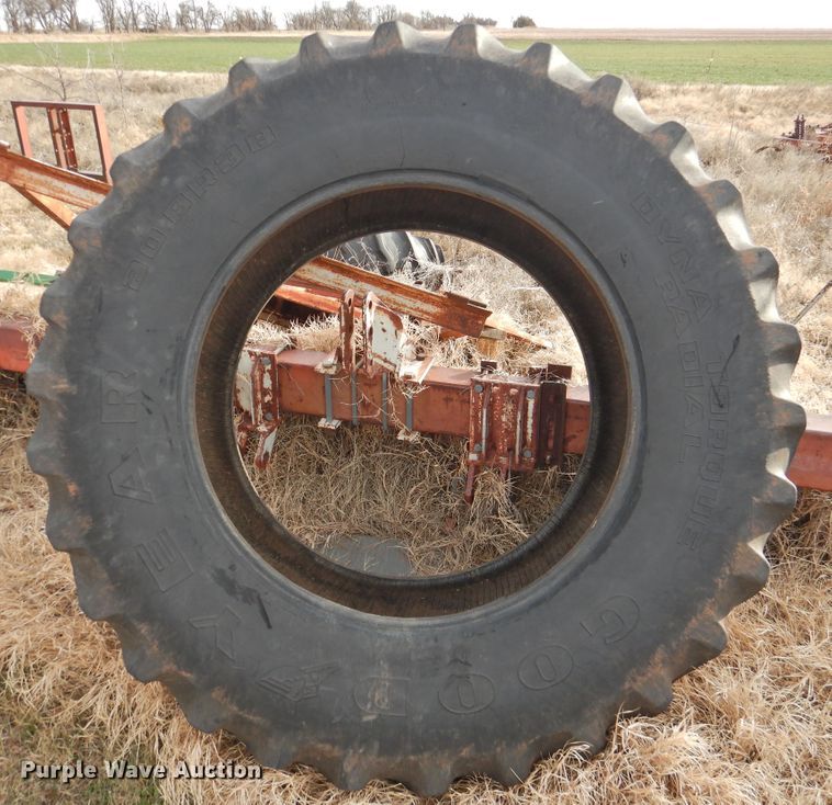 image for item HN9073 1990 John Deere 8760  4WD tractor