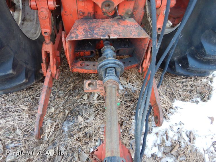 image for item HS9805 1977 Case 1570  tractor