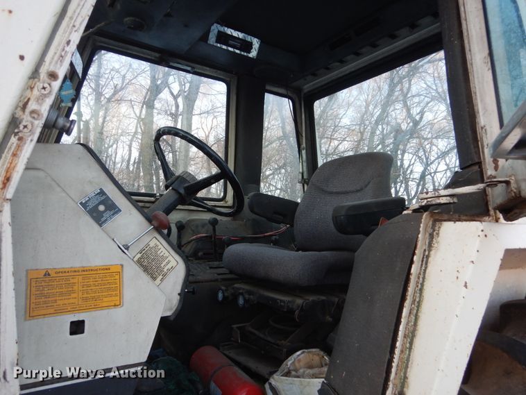 image for item HS9805 1977 Case 1570  tractor