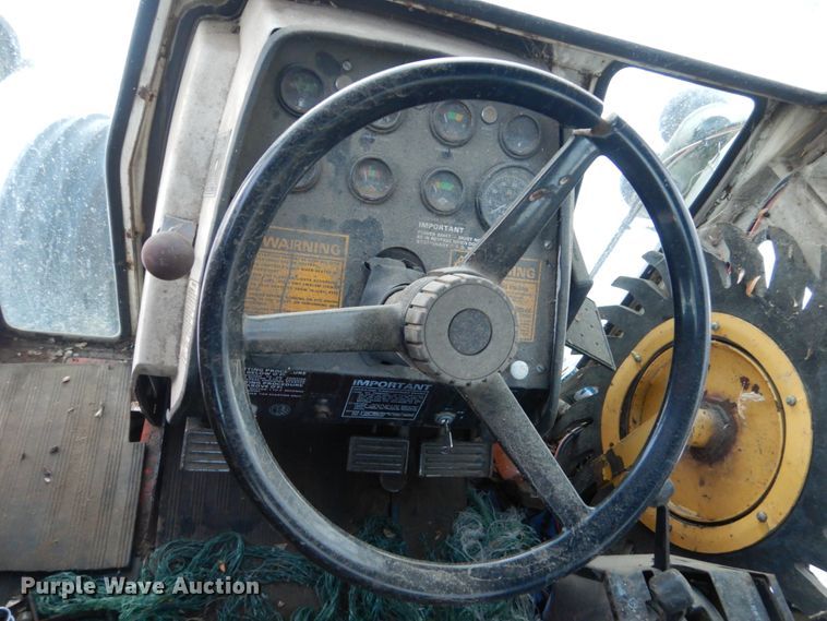 image for item HS9805 1977 Case 1570  tractor