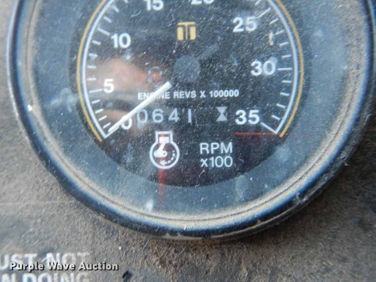 image for item HS9805 1977 Case 1570  tractor