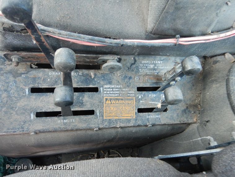 image for item HS9805 1977 Case 1570  tractor