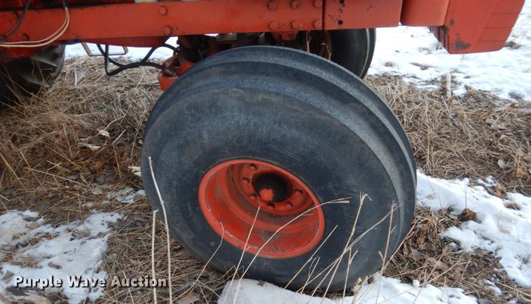 image for item HS9805 1977 Case 1570  tractor